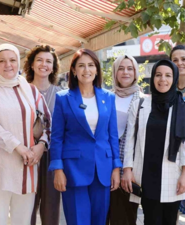 AK PARTİ KADIN KOLLARI TEŞKİLATI BAYRAMYERİ’NDE ESNAFI ZİYARET ETTİ