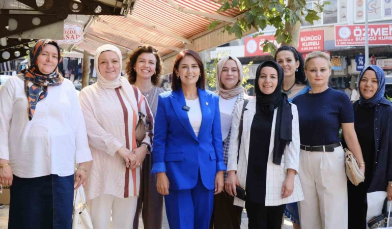 AK PARTİ KADIN KOLLARI TEŞKİLATI BAYRAMYERİ’NDE ESNAFI ZİYARET ETTİ