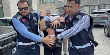 İÇİNDE HUSUMETLİSİ VAR ZANNEDİP BOŞ ARACA KURŞUN YAĞDIRDI