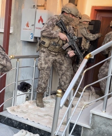 IĞDIR MERKEZLİ 7 İLDE SUÇ ÖRGÜTÜ OPERASYONU: 6 KİŞİ TUTUKLANDI