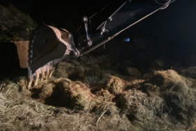 IĞDIR'DA ÇIKAN YANGINDA  BİN 100  BALYA ZARAR GÖRDÜ