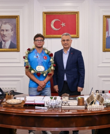 İLKADIMLI GÜREŞÇİDEN TARİHİ BAŞARI BAŞKAN KURNAZ, 5 MADALYA KAZANAN BAŞARILI SPORCUYU TEBRİK ETTİ