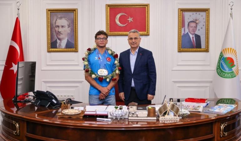 İLKADIMLI GÜREŞÇİDEN TARİHİ BAŞARI BAŞKAN KURNAZ, 5 MADALYA KAZANAN BAŞARILI SPORCUYU TEBRİK ETTİ
