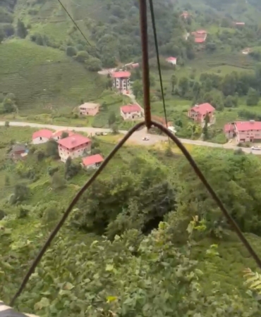 İLKEL TELEFERİKLE 'HEYECANLI' YOLCULUK
