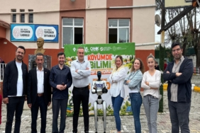 İNSANSI ROBOT CANİKMAN, KIRSAL MAHALLE OKULUNDA