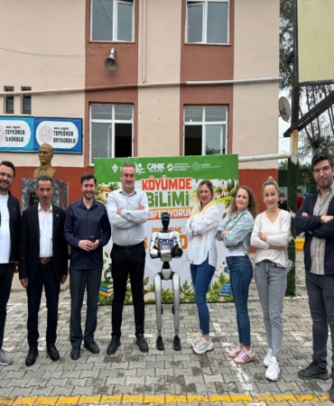İNSANSI ROBOT CANİKMAN, KIRSAL MAHALLE OKULUNDA