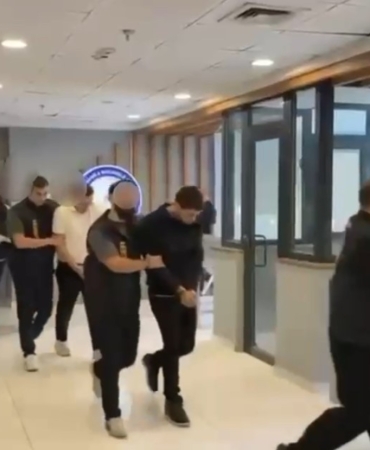 İNTERNETTE KADIN KILIĞINA GİRİP EVLİLİK VAADİYLE KANDIRDILAR, SONRA TEHDİT ETTİLER BURSA'DAKİ SİBER OPERASYONUNDA 10 KİŞİ TUTUKLANDI