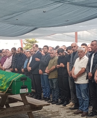 İŞ MAKİNASININ ÇARPMASI SONUCU HAYATINI KAYBEDEN GENÇ SON YOLCULUĞUNA UĞURLANDI