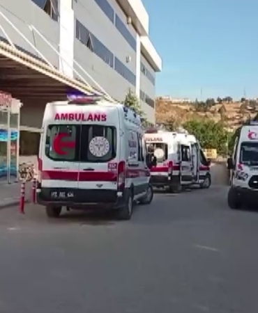 İŞÇİLER DIŞARIDAN SİPARİŞ VERDİKLERİ YEMEKTEN ZEHİRLENDİ