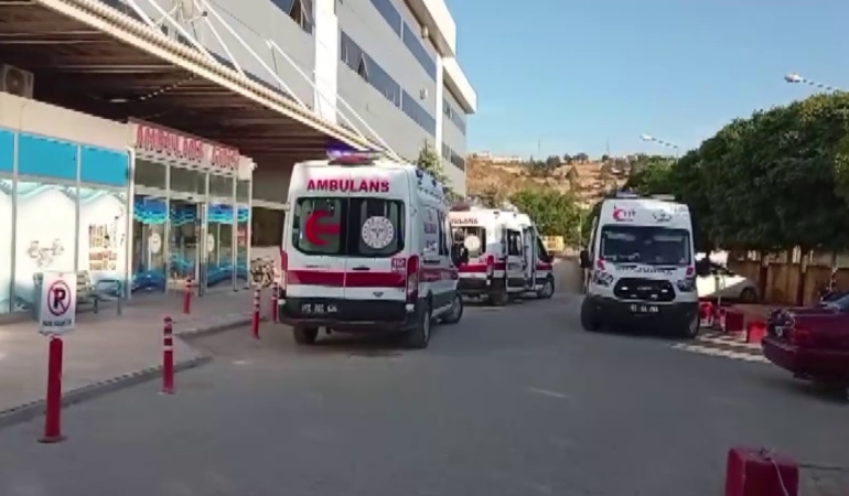 İŞÇİLER DIŞARIDAN SİPARİŞ VERDİKLERİ YEMEKTEN ZEHİRLENDİ