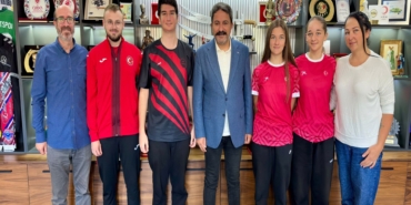 İŞİTME ENGELLİ MİLLİ BADMİNTONCU BEREN SU ULUS'TAN AVRUPA İKİNCİLİĞİ
