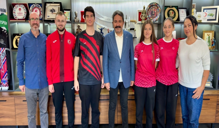 İŞİTME ENGELLİ MİLLİ BADMİNTONCU BEREN SU ULUS'TAN AVRUPA İKİNCİLİĞİ