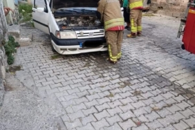 İSKENDERUN'DA OTOMOBİLDE YANGIN ÇIKTI