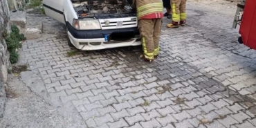 İSKENDERUN'DA OTOMOBİLDE YANGIN ÇIKTI