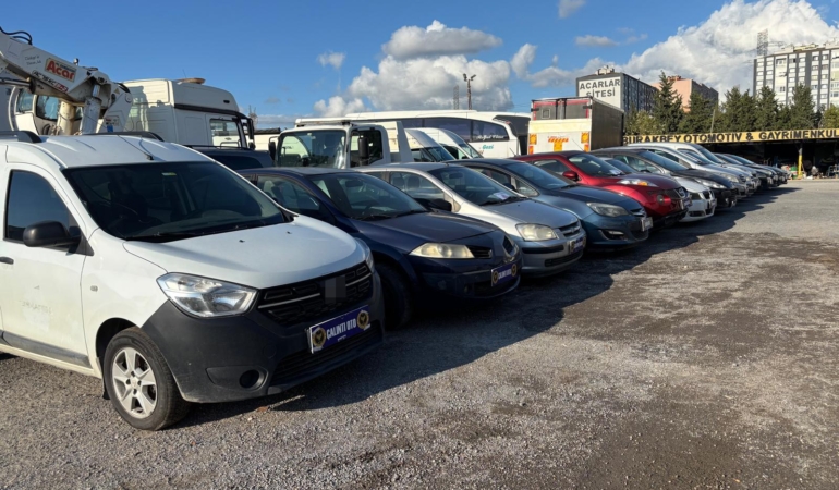 İSTANBUL'DA 3 İLÇEDE OTO HIRSIZLIĞI YAPAN ŞÜPHELİLER YAKALANDI