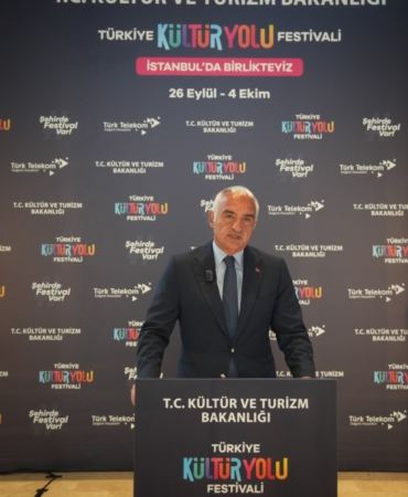 İSTANBUL'DA KÜLTÜR YOLU HEYECANI: 400'DEN FAZLA ETKİNLİKLE SANAT ŞÖLENİ BAŞLADI BAKAN ERSOY'DAN İSTANBUL'A DAVET: DÜNYANIN EN BÜYÜK FESTİVALİ DOĞDUĞU ŞEHİRDE 200'DEN FAZLA LEZZET NOKTASIYLA İSTANBUL'UN TADI BU FESTİVALDE