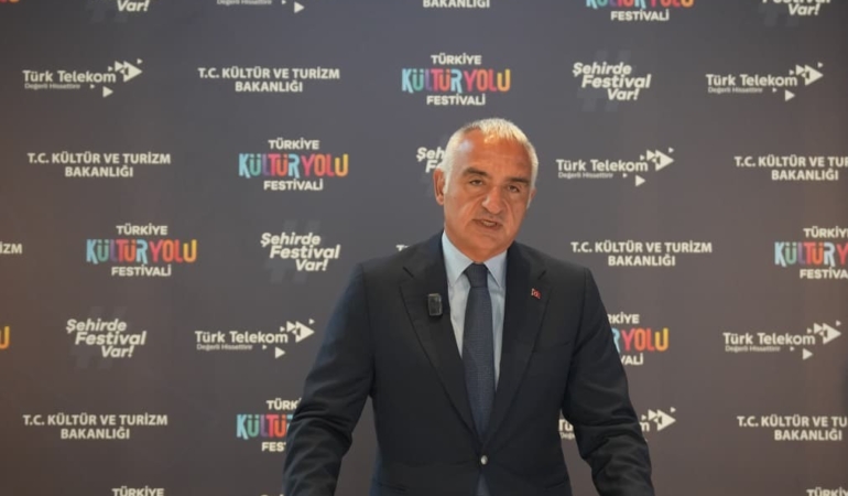İSTANBUL'DA KÜLTÜR YOLU HEYECANI: 400'DEN FAZLA ETKİNLİKLE SANAT ŞÖLENİ BAŞLADI BAKAN ERSOY'DAN İSTANBUL'A DAVET: DÜNYANIN EN BÜYÜK FESTİVALİ DOĞDUĞU ŞEHİRDE 200'DEN FAZLA LEZZET NOKTASIYLA İSTANBUL'UN TADI BU FESTİVALDE