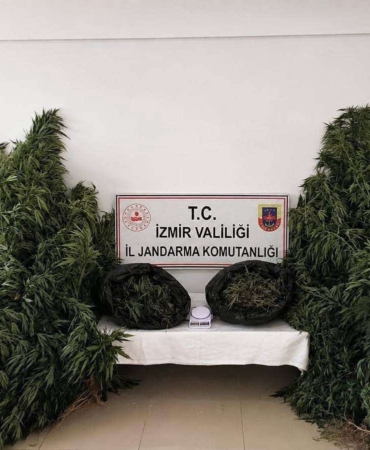 İZMİR'DE ZEHİR TACİRLERİNE 'DRONE' DESTEKLİ OPERASYON: 13,4 KİLO ESRAR ELE GEÇİRİLDİ