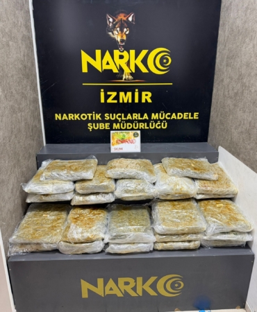 İZMİR'DE ZEHİR TACİRLERİNE İKİLİ DARBE: KİLOLARCA ZEHİR ELE GEÇİRİLDİ