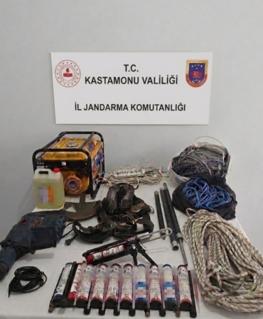KAÇAK DEFİNE AVCILARI FOTOKAPANLA TESPİT EDİLDİ, SUÇÜSTÜ YAKALANDI