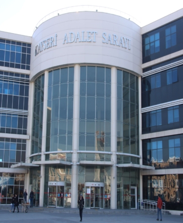 KADINLARIN BIÇAKLI KAVGASINDA TUTUKLU SANIĞA TAHLİYE