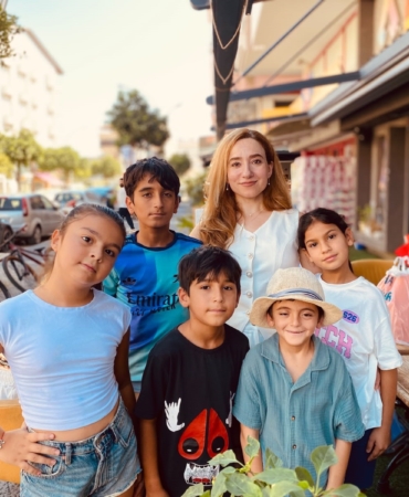 KANSERİ 3 KEZ YENDİ, KENDİNİ ÇOCUKLARA ADADI