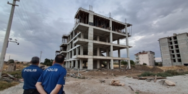 KARAMAN'DA 4. KATTAN DÜŞEN KALIP USTASI AĞIR YARALANDI