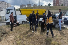 KASTAMONU'DA OTOMOBİL İLE HAFİF TİCARİ ARAÇ ÇARPIŞTI: 3 YARALI