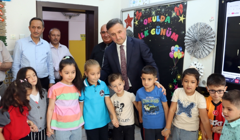 KAYSERİ'DE UYUM HAFTASI BAŞLADI İL MİLLİ EĞİTİM MÜDÜRÜ COŞKUN ESEN: "MİLLİ BİRLİK VE BERABERLİK ŞUURUNU ÇOCUKLARIMIZA YIL BOYUNCA AŞILAMANIN GAYRETİ İÇERİSİNDE OLACAĞIZ"