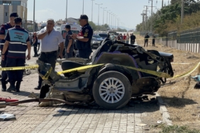 KAZADA FİAT OTOMOBİL İKİYE BÖLÜNDÜ: 2 ÖLÜ, 2 YARALI