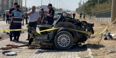 KAZADA FİAT OTOMOBİL İKİYE BÖLÜNDÜ: 2 ÖLÜ, 2 YARALI
