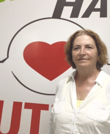 KIRMIZI ETEK SEVDASI 61 YAŞINDA 25 KİLO VERDİRDİ DÜĞÜNDE GİYMEK İSTEDİĞİ KIRMIZI ETEK ÜZERİNE OLMAYINCA AZMEDİP 25 KİLO VERDİ