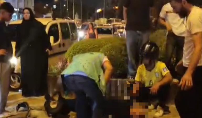 KIRMIZI IŞIKTA GEÇEN MOTOSİKLETE OTOMOBİL ÇARPTI: 1 ÖLÜ, 1 YARALI