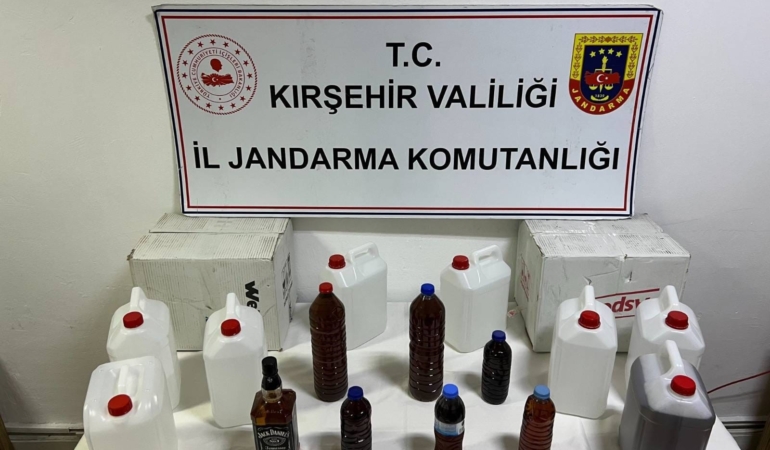 KIRŞEHİR'DE KAÇAK ALKOL OPERASYONU: 50 LİTRE KAÇAK İÇKİ ELE GEÇİRİLDİ
