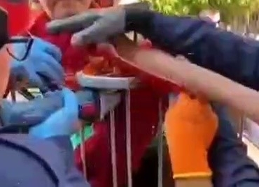 KOLUNA KORKULUK DEMİRİ SAPLANAN ÇOCUK HASTANEYE KALDIRILDI