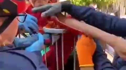 KOLUNA KORKULUK DEMİRİ SAPLANAN ÇOCUK HASTANEYE KALDIRILDI