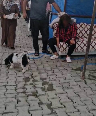 KONTEYNER KENTTE İMAM NİKAHLI KOCA DEHŞETİ: KARISI VE KIZIYLA BİRLİKTE TOPLAM 4 KİŞİYİ PALAYLA YARALADI