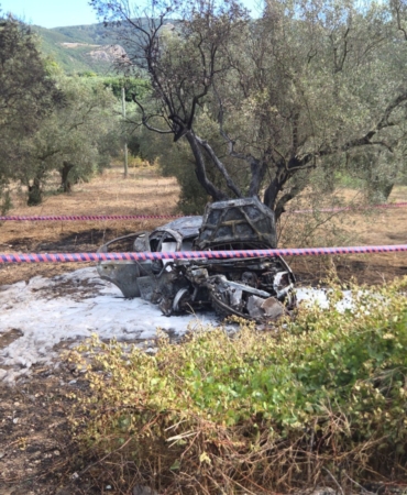 KONTROLDEN ÇIKAN OTOMOBİL TARLADA YANDI: 1 ÖLÜ, 1'İ ÇOCUK 5 YARALI