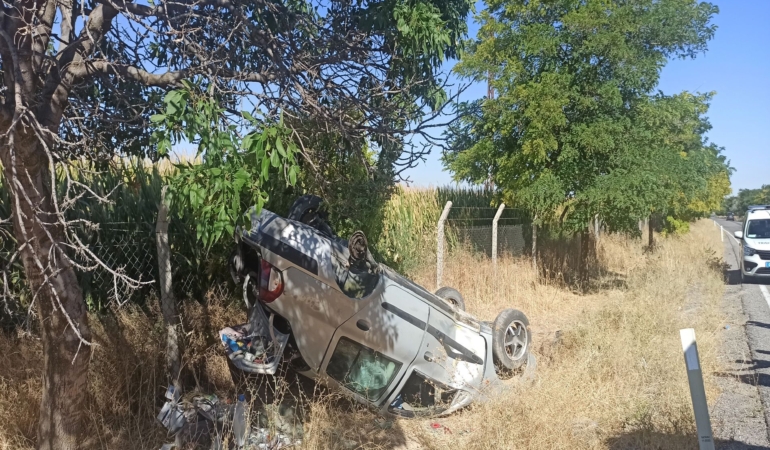 KONYA'DA OTOMOBİL TAKLA ATTI: 2 ÇOCUK YARALI