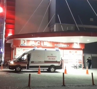 KONYA'DA OTOMOBİLLE ÇARPIŞAN MOTOSİKLETTEKİ 2 KİŞİ YARALANDI