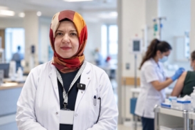 KUDUZDA HAYATİ UYARI: "YARAYI 15 DAKİKA SU VE SABUNLA YIKAYIN" SİVAS NUMUNE HASTANESİ ENFEKSİYON HASTALIKLARI UZMANI DR. ZEYNEP BANU RAMAZANOĞLU, RİSKLİ TEMAS SONRASI YARANIN EN AZ 15 DAKİKA SU VE SABUNLA YIKANMASI GEREKTİĞİNİ SÖYLEDİ.