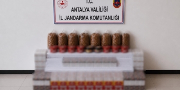 MANAVGAT'TA KAÇAK TÜTÜN OPERASYONU: 30 BİN DOLU MAKARON ELE GEÇİRİLDİ