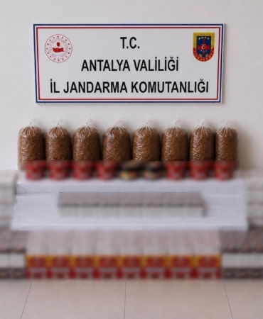 MANAVGAT'TA KAÇAK TÜTÜN OPERASYONU: 30 BİN DOLU MAKARON ELE GEÇİRİLDİ