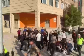 MANİSA'DA OKUL ÖNÜNDE SİLAHLI SALDIRI: YARALI ÖĞRENCİLER VAR