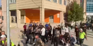 MANİSA'DA OKUL ÖNÜNDE SİLAHLI SALDIRI: YARALI ÖĞRENCİLER VAR