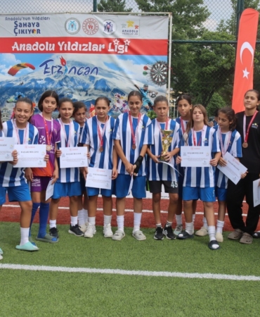 MANİSA'NIN KIZLARI TÜRKİYE ÜÇÜNCÜSÜ OLDU