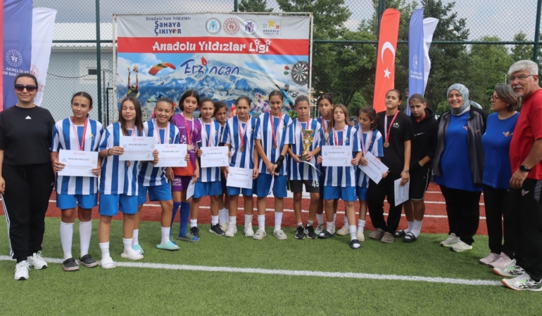 MANİSA'NIN KIZLARI TÜRKİYE ÜÇÜNCÜSÜ OLDU
