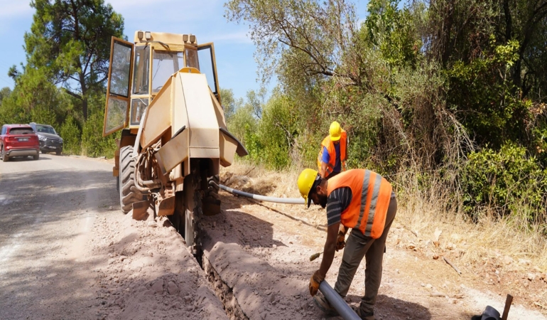 MARMARİS ÇAMLI'DAKİ 30 YILLIK İÇME SUYU HATLARI YENİLENİYOR