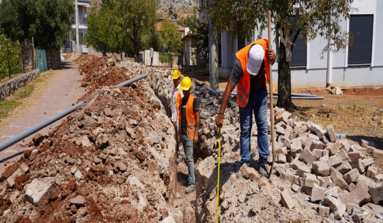 MARMARİS YEŞİLOVA MAHALLESİ'NDE İÇME SUYU ŞEBEKESİ GENİŞLETİLİYOR