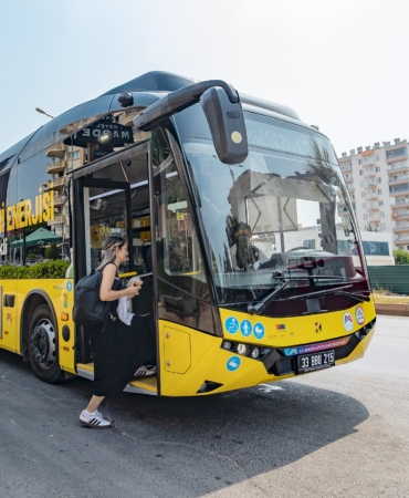 MERSİN'DE ELEKTRİKLİ OTOBÜS DÖNEMİ: VATANDAŞLARDAN TAM NOT